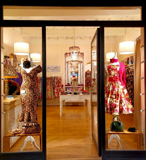 Le Boudoir Roma boutique abiti d’ispirazione vintage, anni 50, pin up e accessori per tutte le occasioni. Siamo a Roma in via dei Banchi Nuovi 25 (piazza Navona) e online su www.leboudoiroma.com 