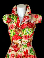 Charger l&#39;image dans la galerie, Abito anni 50 floreale rose verdi rosse beige con mezza manica e colletto
